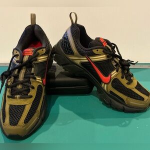 Nike Zoom Vomero 5 (GS) Olive Green and Black Sneakers Youth 6 NWOB